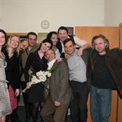 Spolecne foto po premiere herci spolu s tvurci inscenace